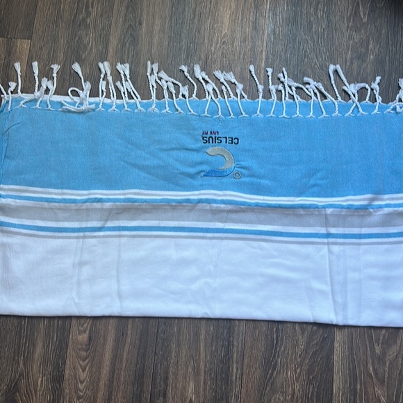 Celsius Throw Blanket - Picture 3 of 4